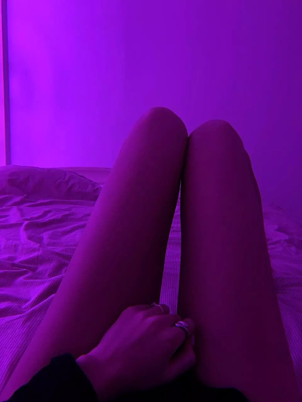 just me spending nights on twitch listening to my fav gwa voice actors & watching them play their fav games omg :’)