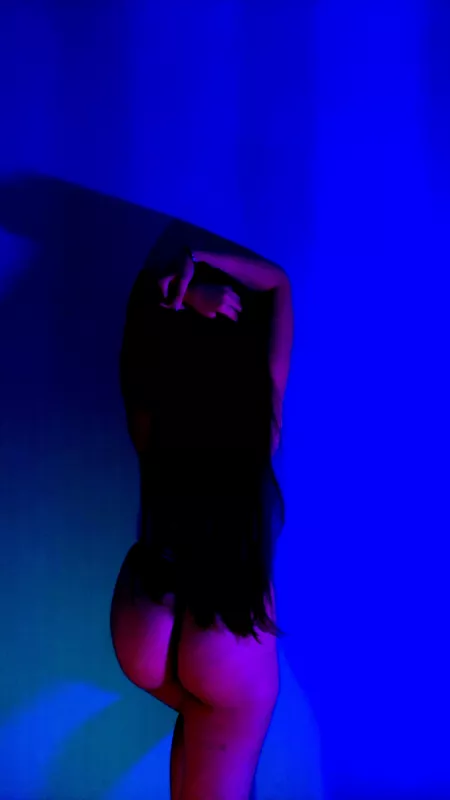 Just neon 🍑 Just neon 🍑