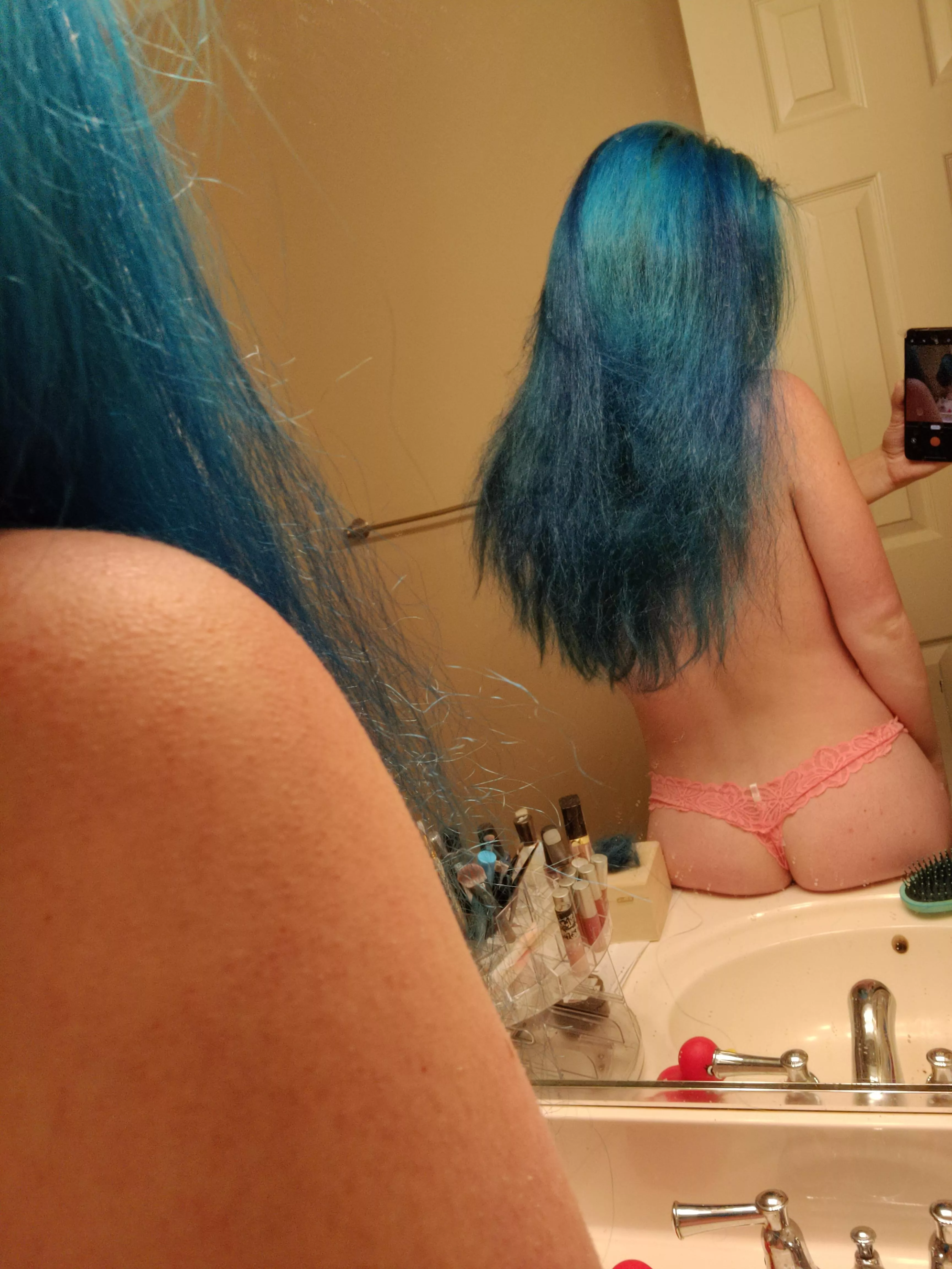 Just one more day til the weekend! Hopefully this helps get you to the end of the day 😘