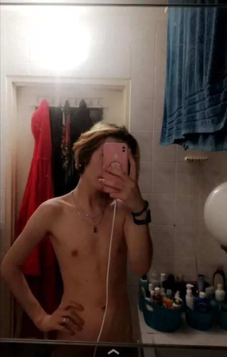 Just one twink before bathingπ