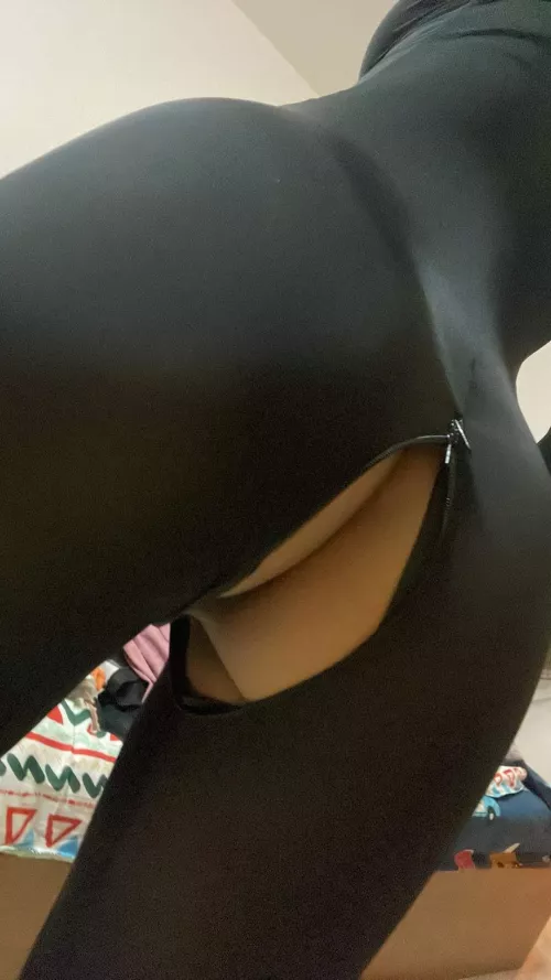 Just open my zip and help me feel better 👻😈 Just open my zip and help me feel better 👻😈