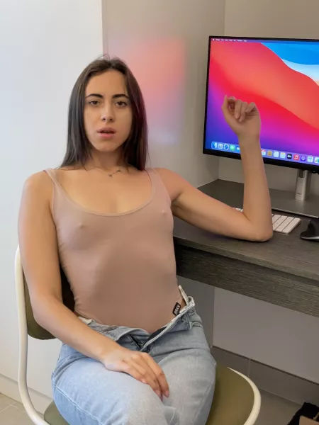 Just realized why the guys in the office stare at me so much š