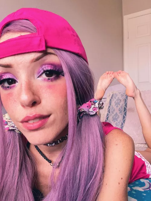 Just relaxing and waiting for foot rubs ??