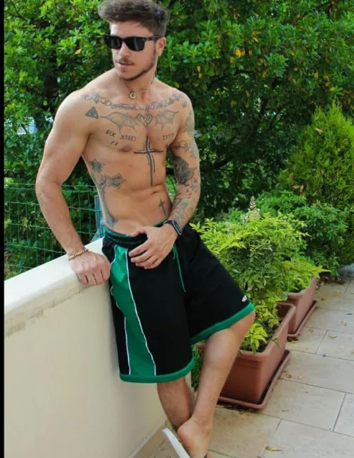 Just relaxing outside. Jk. I posed like a SOB. Lol. ✌ Just relaxing outside. Jk. I posed like a SOB. Lol. ✌