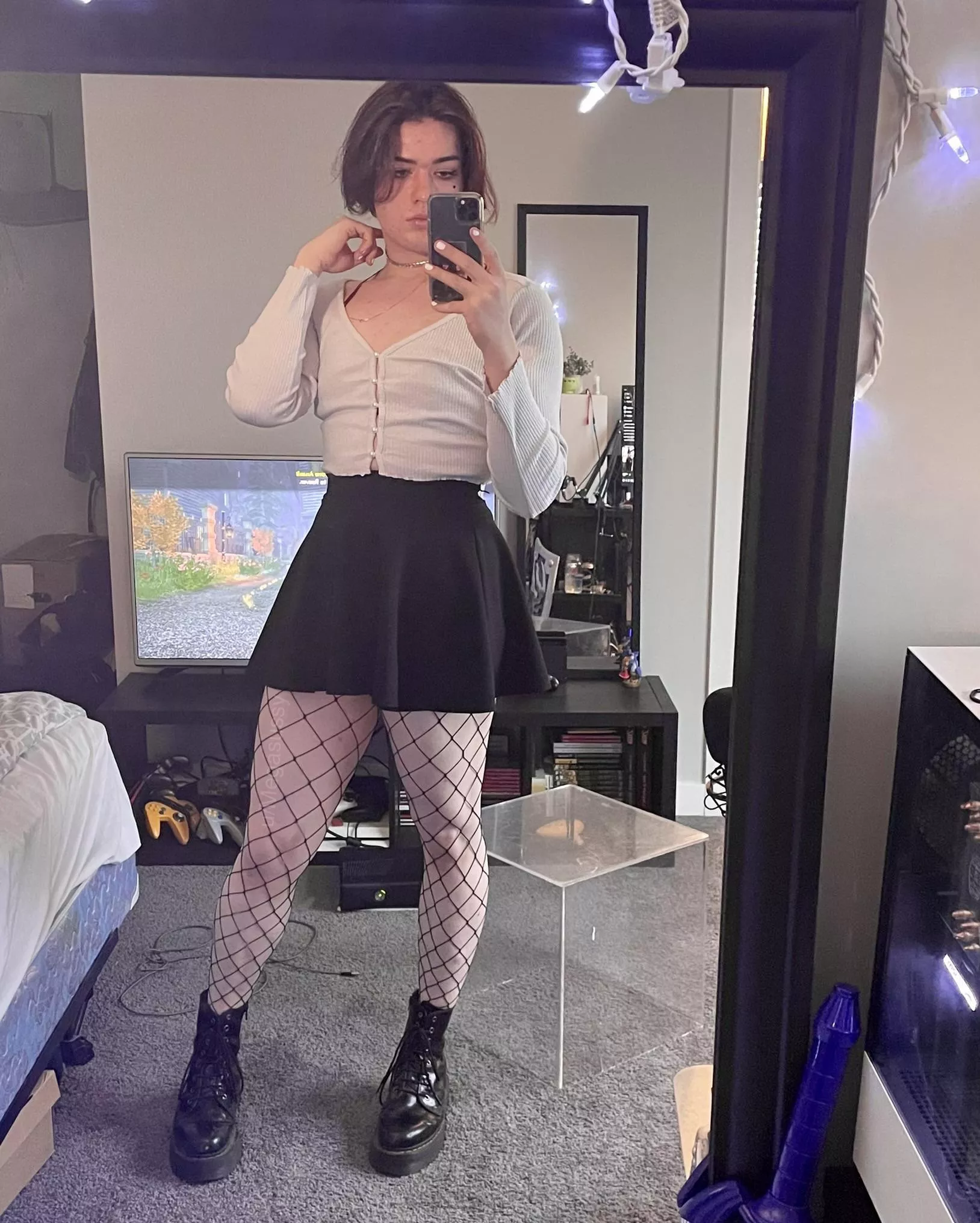 just sat in a cafe for two hours waiting for my gf to get off work, living the dream 😍