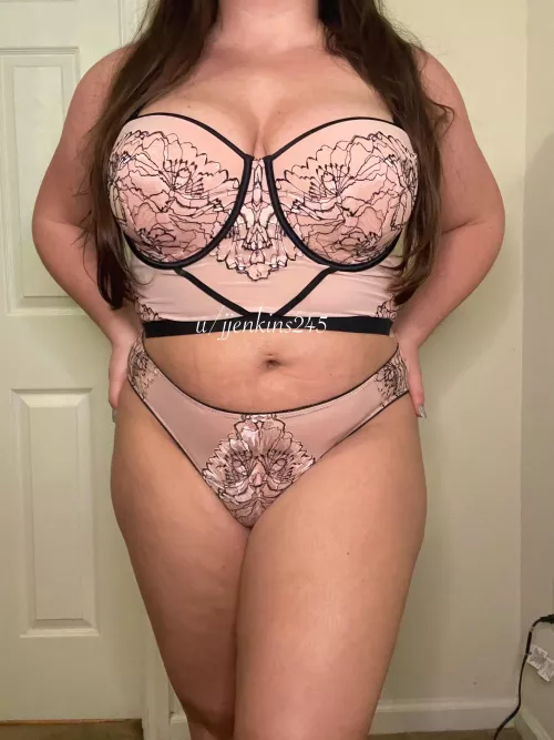 Just saw you get hit with Cupid’s arrow! 😍 [Selling] worn panties & lingerie 💘 DMs & kik are open! 🙋🏻‍♀️