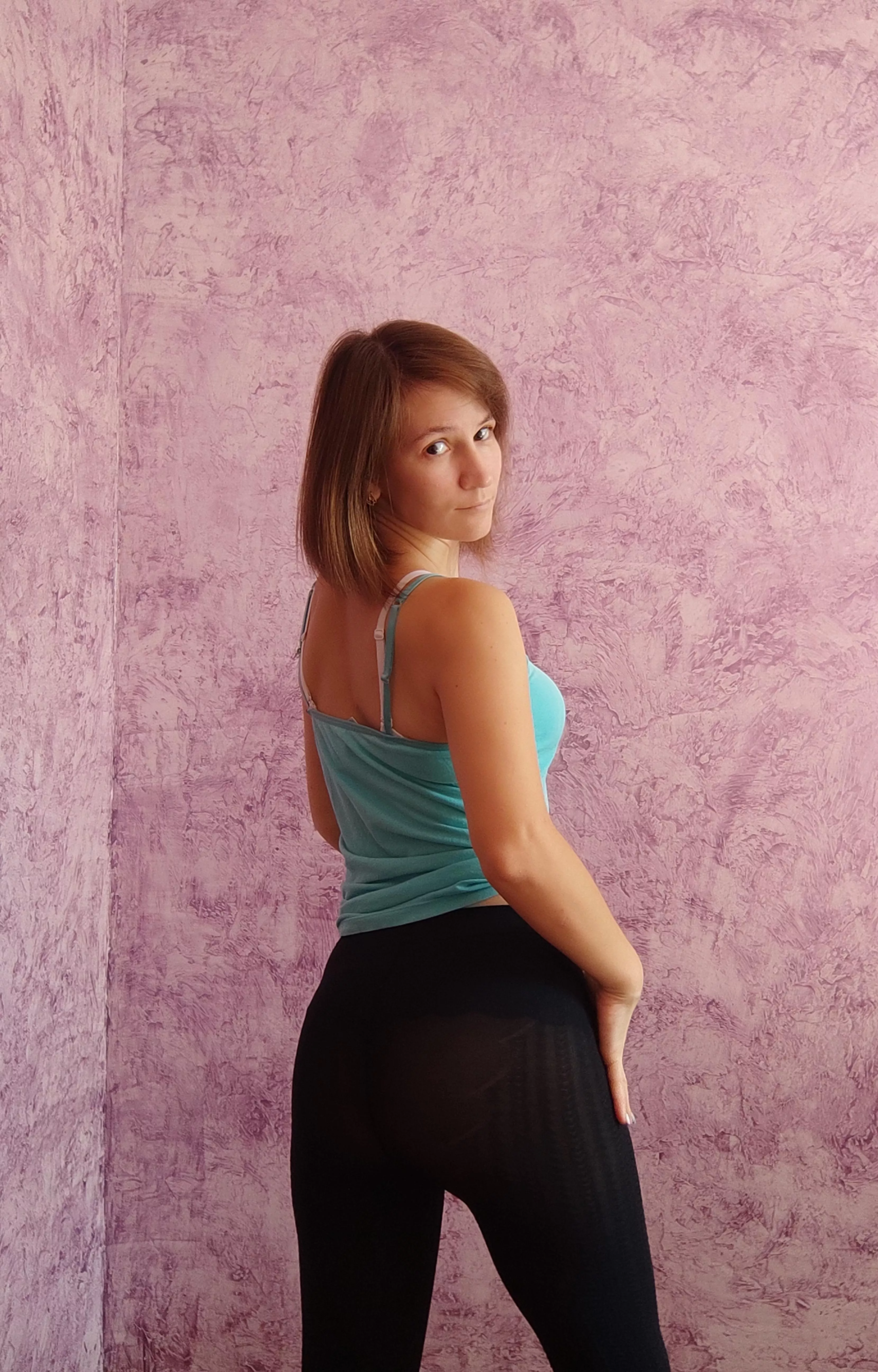 Just sitting on the floor in the lotus position and relaxing, you understand simple things ... you need to wash the floor under the closet, and that's where the hairpin rolled away.😅😂