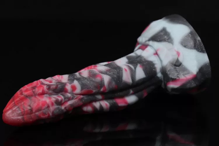 Just snagged this pretty boi, Mini/Medium/Rogue Orochi 🖤 Finally having a new color scheme in my collection! Also grabbed a Nox keychain