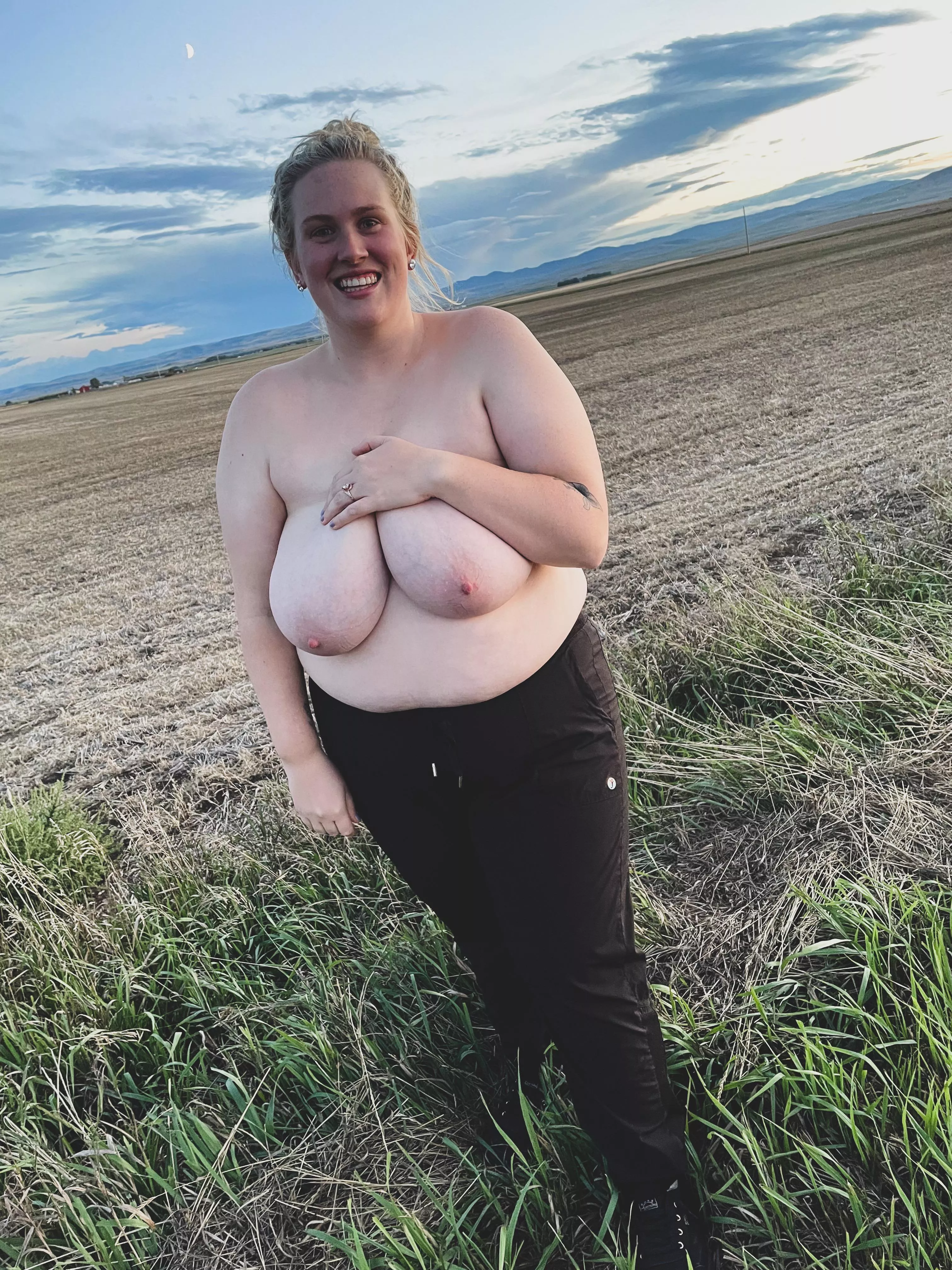 Just some sunset titties for your tuesday ๐ Just some sunset titties for your tuesday ๐