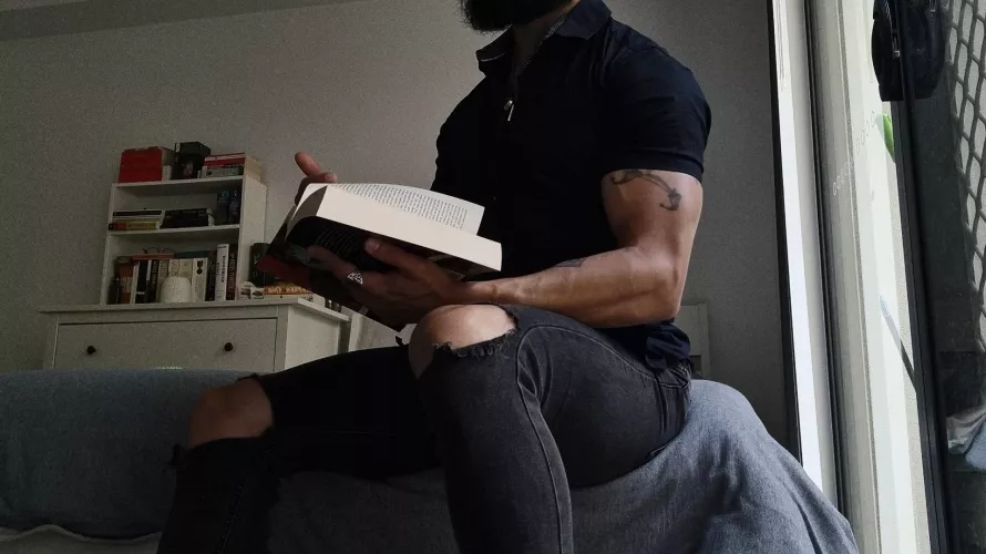 Just spreading some book cheeks 🤓 Just spreading some book cheeks 🤓
