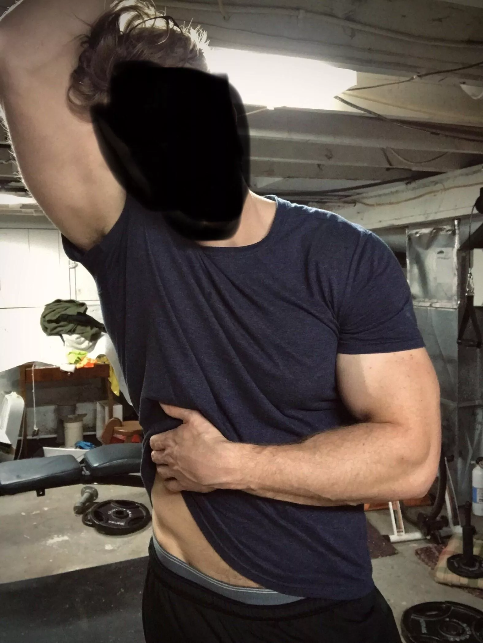 Just taking a break from my workout to say hi 😁