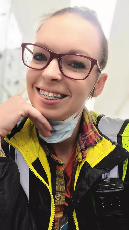 Just taking selfies at work again 🤭