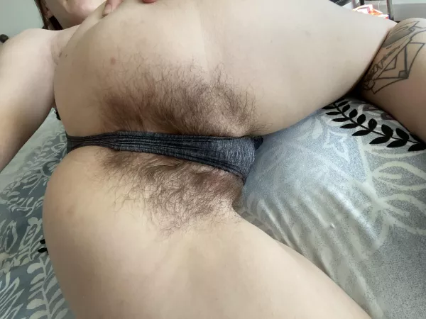 Just the right amount of spread to have my hairy asshole peak out for you guys 🥰😇 Just the right amount of spread to have my hairy asshole peak out for you guys 🥰😇