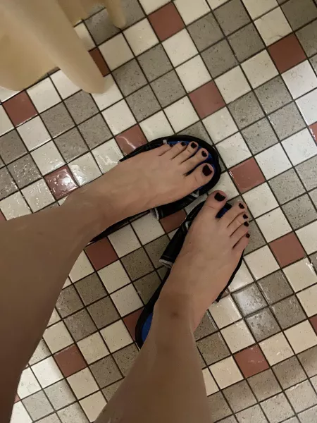 just took a shower, do you like wet feet? π€ just took a shower, do you like wet feet? π€
