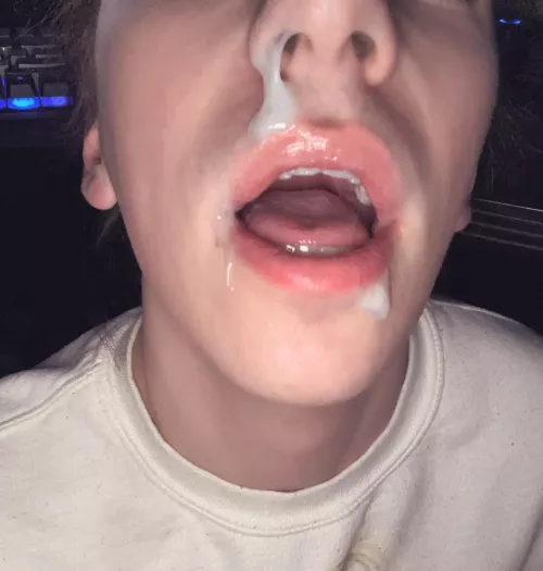 Just took daddy’s morning load from under his desk 😈