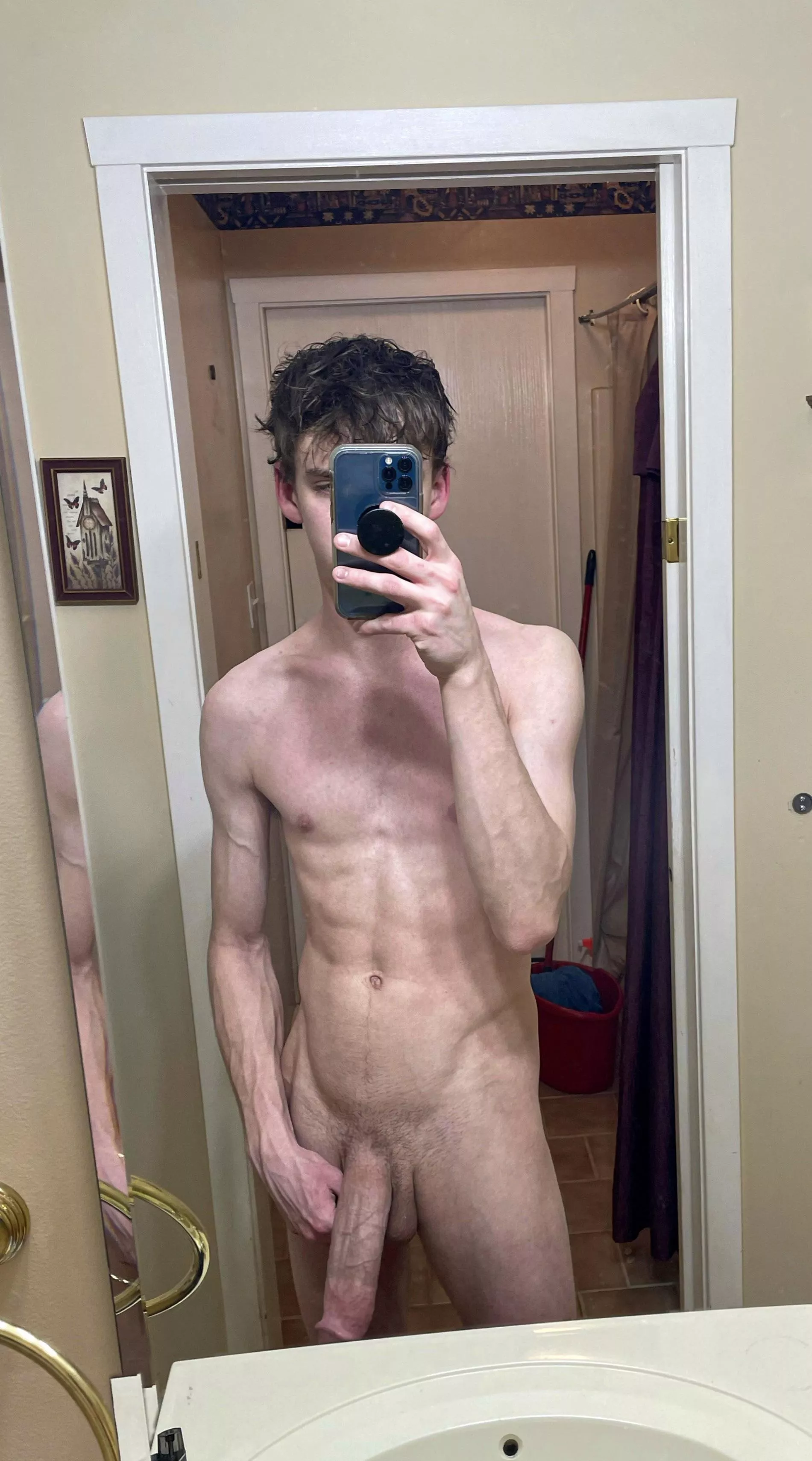 just took this since y’all like my mirror pics 😉 (18)