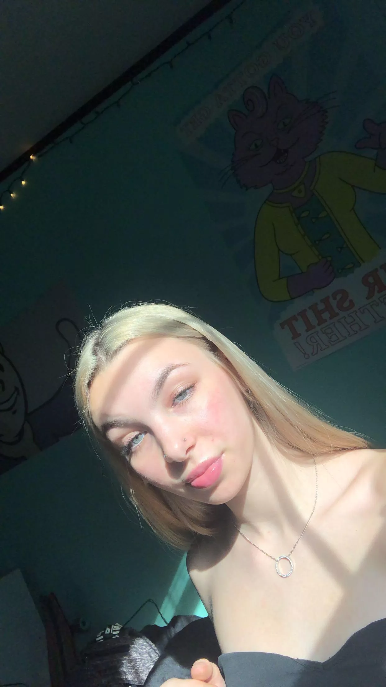 Just turned 18 who wants to give me my first facial ? 💕