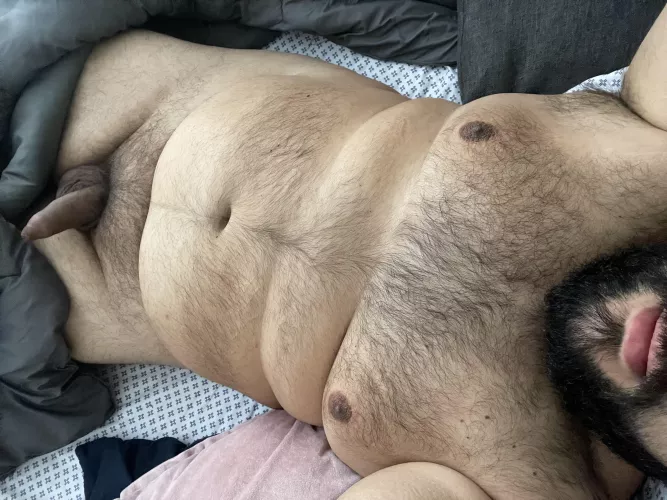 Just waking up! Who wants to cuddle? ☺️