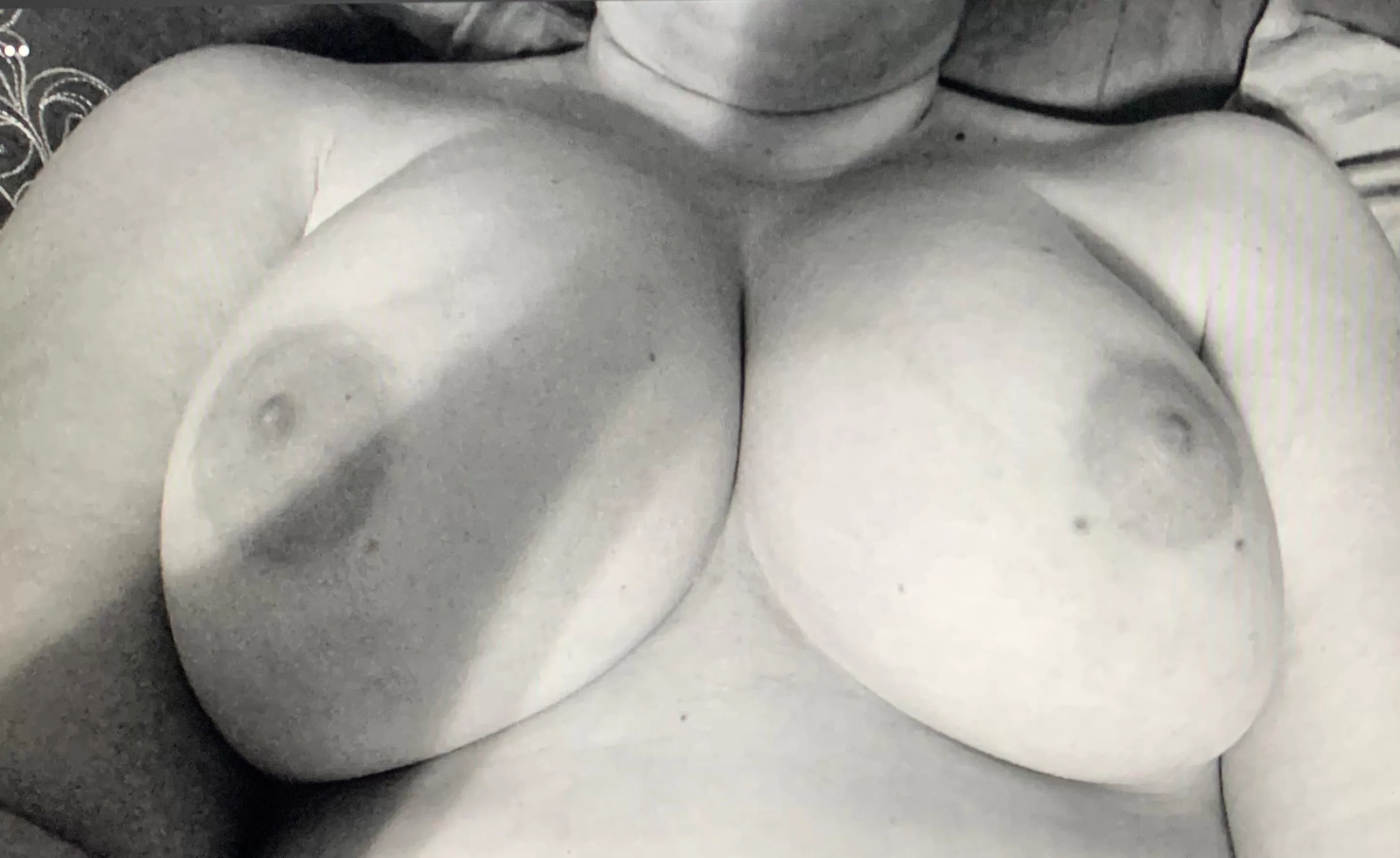 Just want 2 or 3 guys to fill me while hubby is gone for work this weekend 🙈kik is jec2285