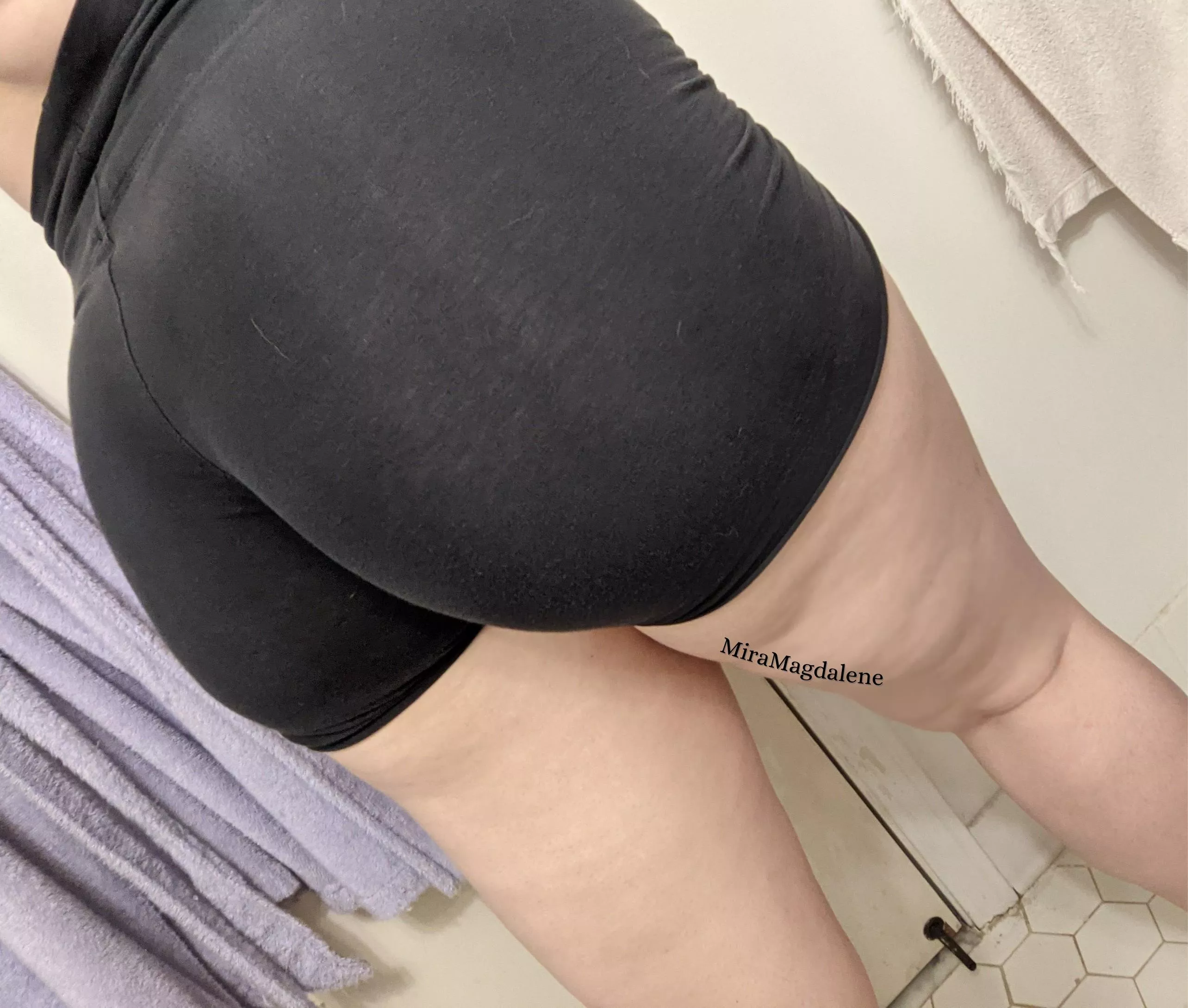 Just worked out, about to shower. Little self conscious about the cellulite on my thighs, but I love my ass. Hope you do too. π Just worked out, about to shower. Little self conscious about the cellulite on my thighs, but I love my ass. Hope you do too. π