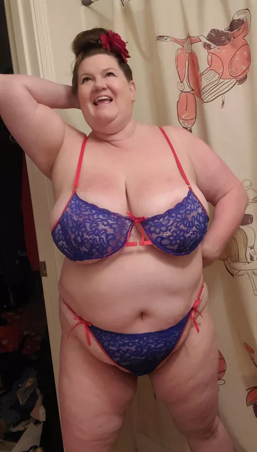 Just your all American milf 😈💋 [49F]