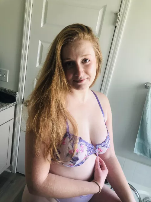 Just your friendly neighborhood ginger slut tantalizing you with an afternoon bubble bath! π€π