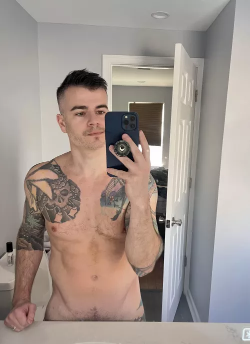 Just your generic mirror selfie [34]