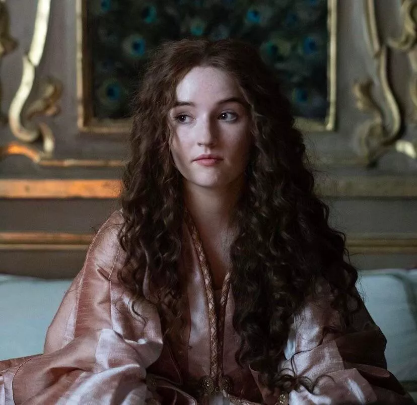 Kaitlyn Dever wants some bi buds to get dirty with. Kaitlyn Dever wants some bi buds to get dirty with.