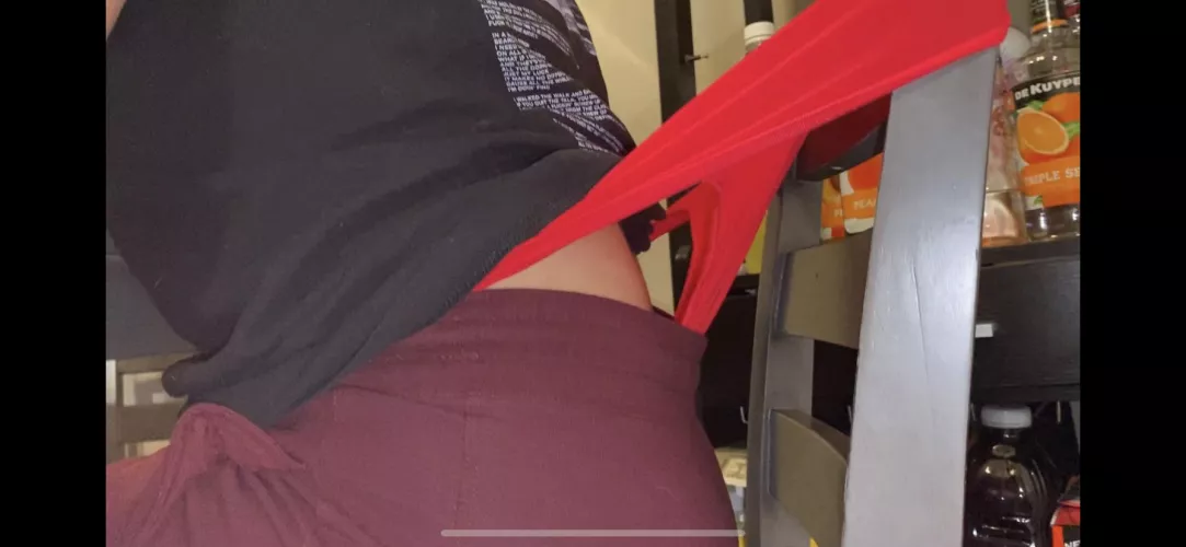 Kandie can’t even have dinner without ending up like this…