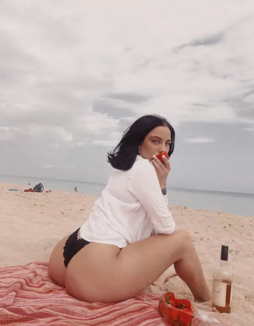 Katerina Machado + Beach Wine = š¤¤