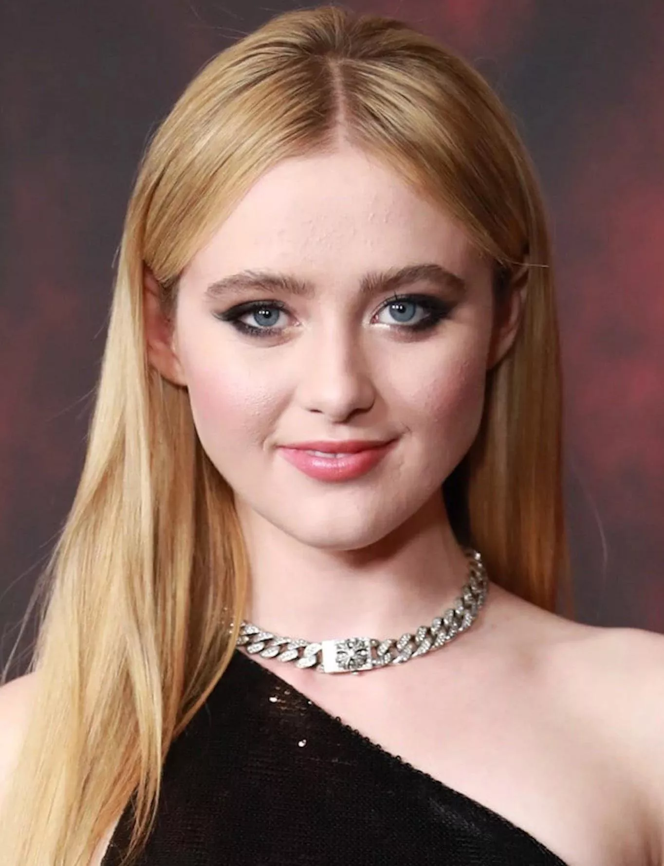 Kathryn Newton makes me so hard. Someone can help me cum for her? Kathryn Newton makes me so hard. Someone can help me cum for her?