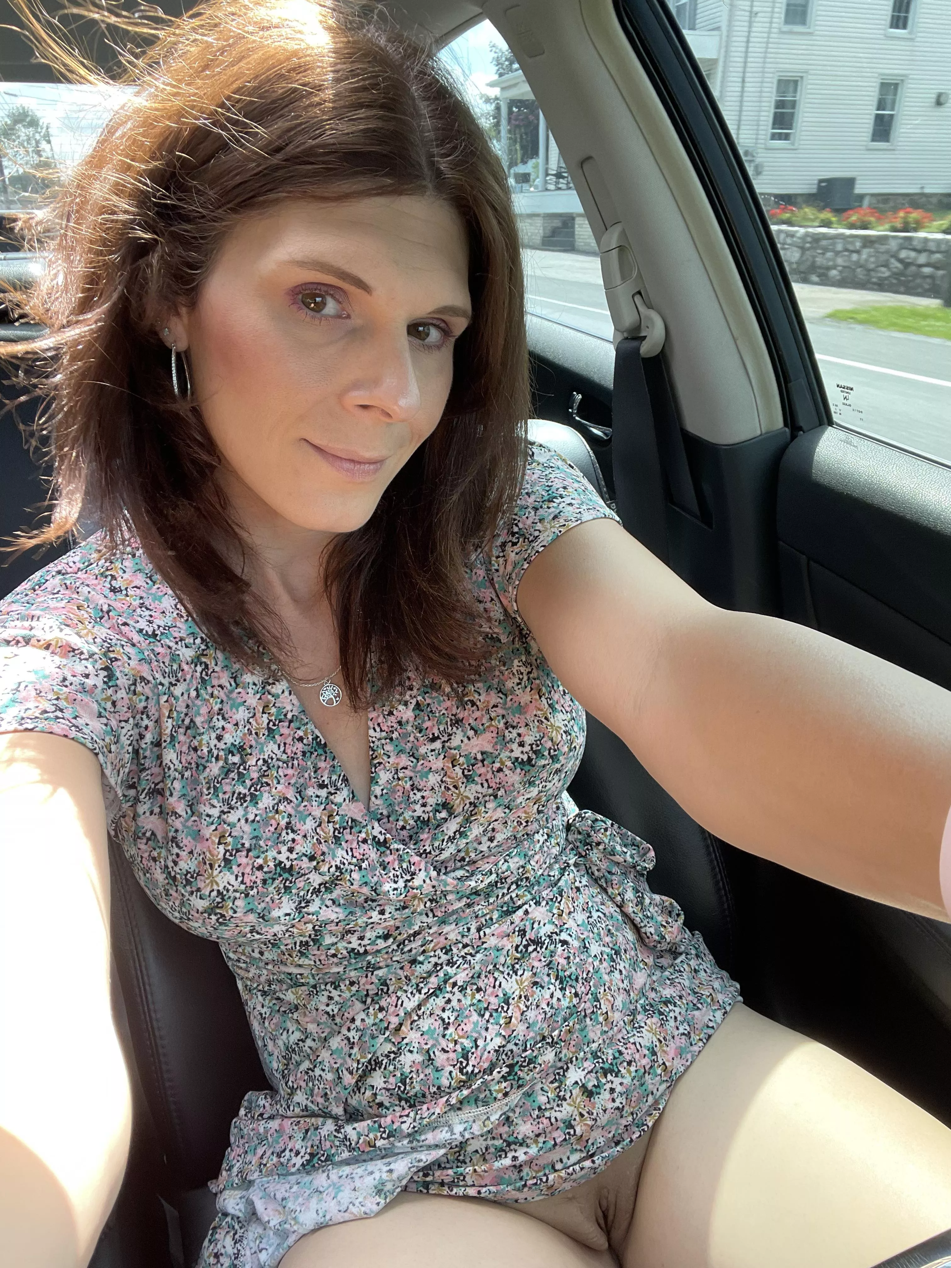 Keeping the panty free season alive & well (39F) Keeping the panty free season alive & well (39F)