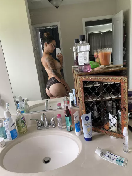 Kik jayjuliet26 WITH A SAMPLE. Looking for a long term trade. I show face and have videos. No close ups.