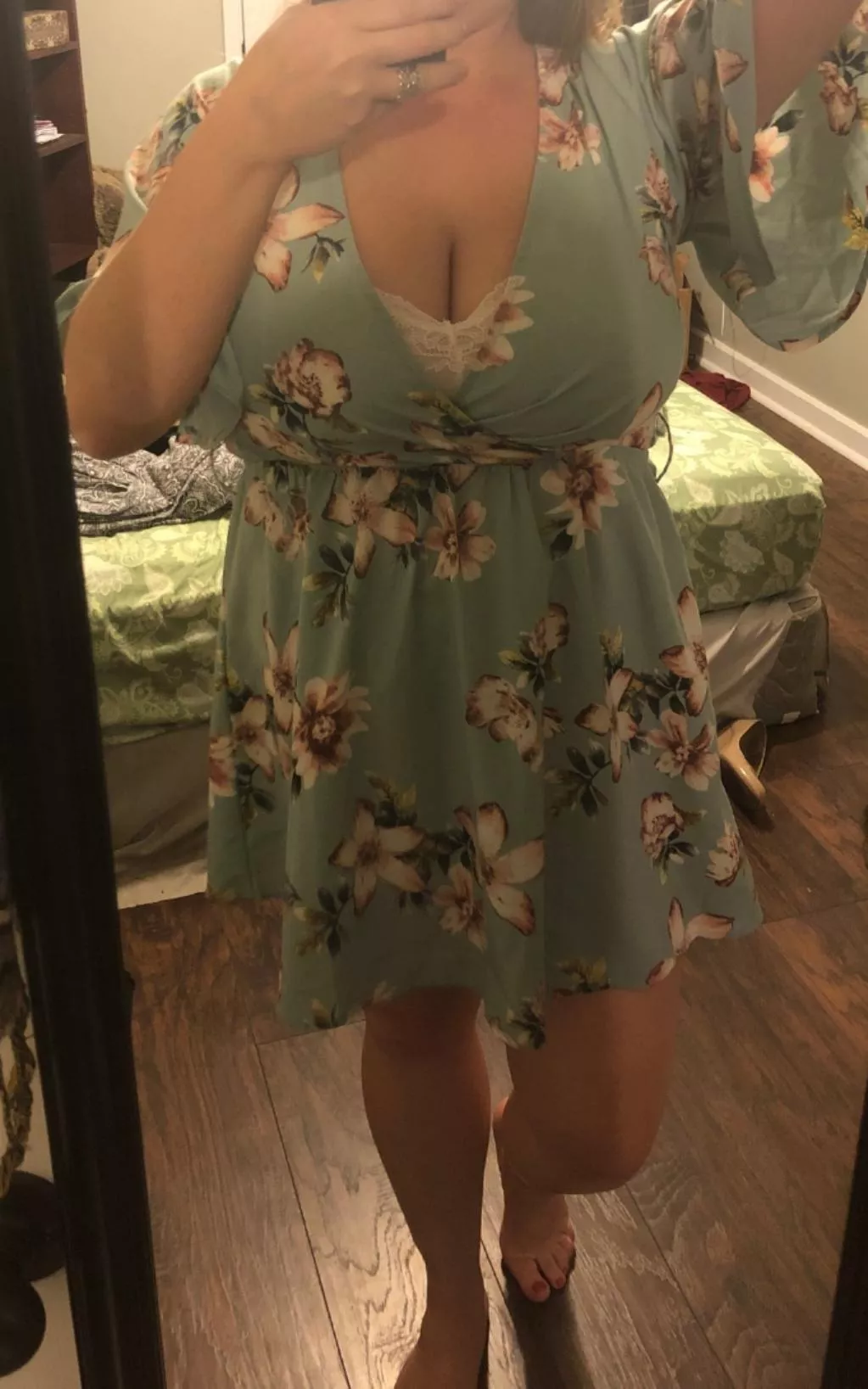 Kik jrustle116. Big boobs or bush is a plus :) Kik jrustle116. Big boobs or bush is a plus :)