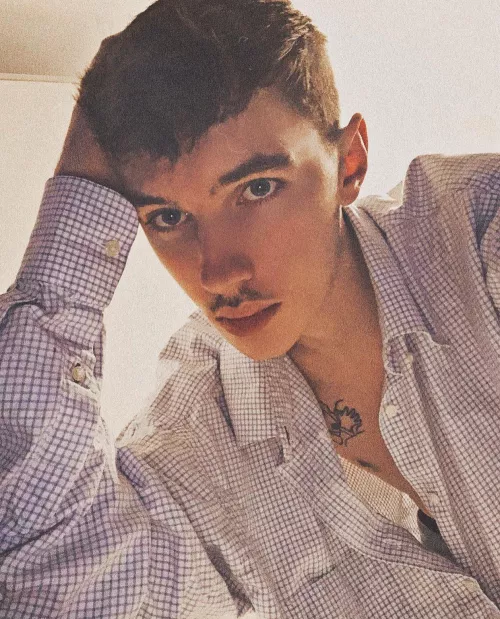 Kinda hot in my room 🥵