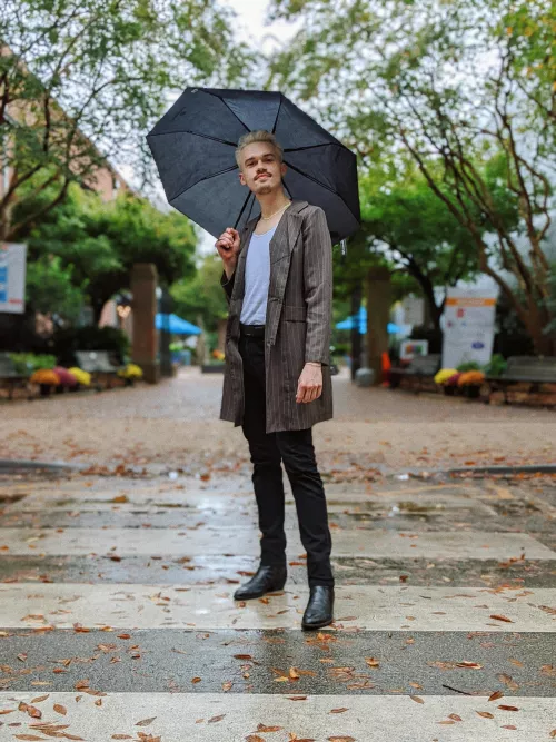 King in the streets, alone in the sheets King in the streets, alone in the sheets