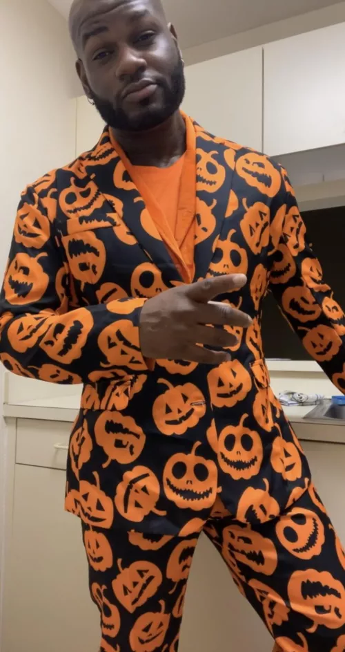 King of the pumpkin spice this Halloween. 👑🎃