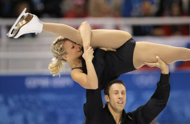 Kirsten Moore-Towers, Canadian pair skater