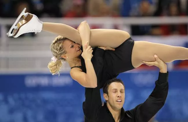 Kirsten Moore-Towers, Canadian pair skater