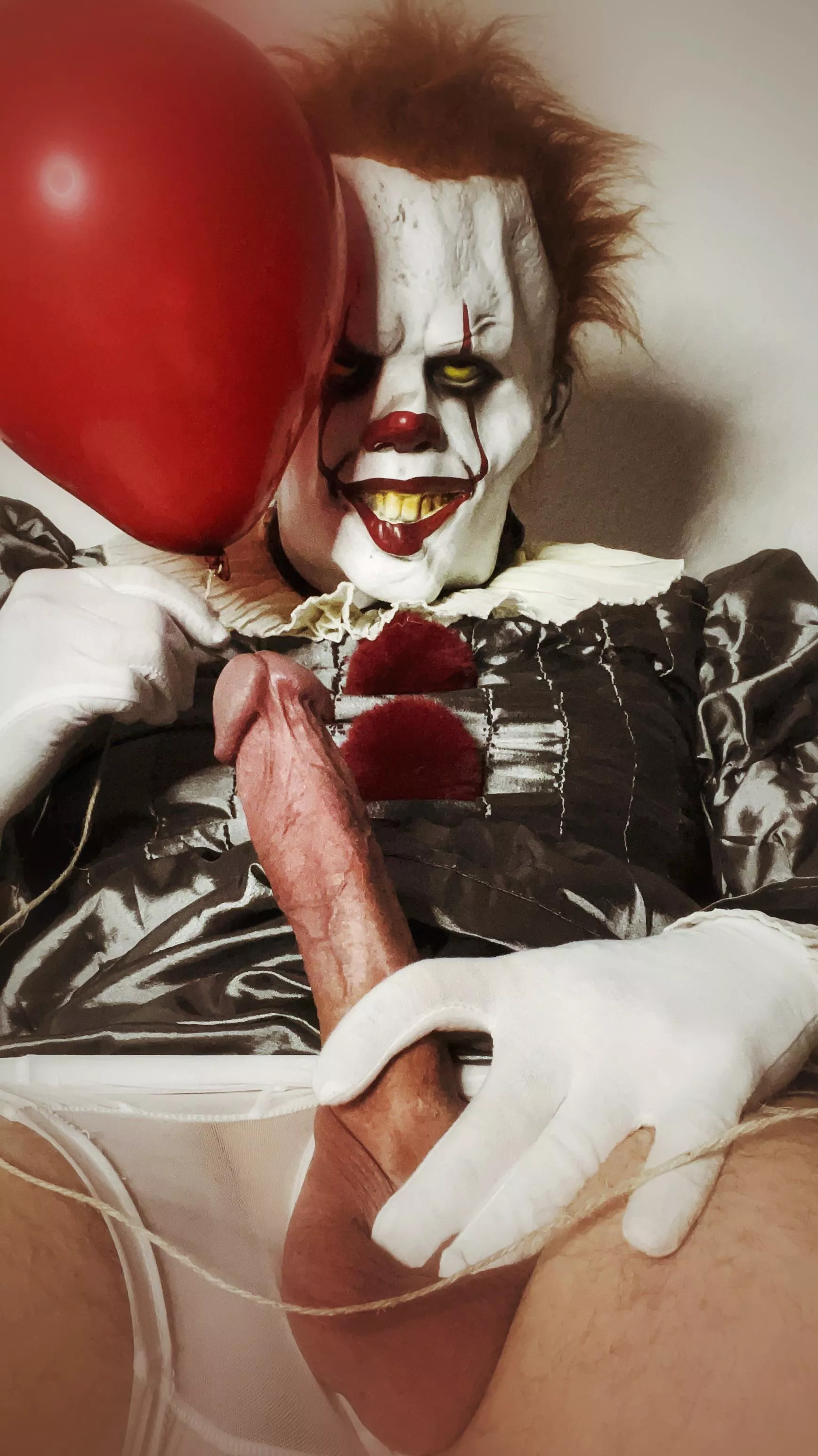 Kiss it! Kiss it!