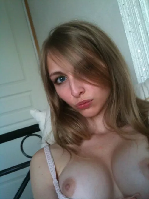 Kiss me, and my boobs 'f31' Kiss me, and my boobs 'f31'