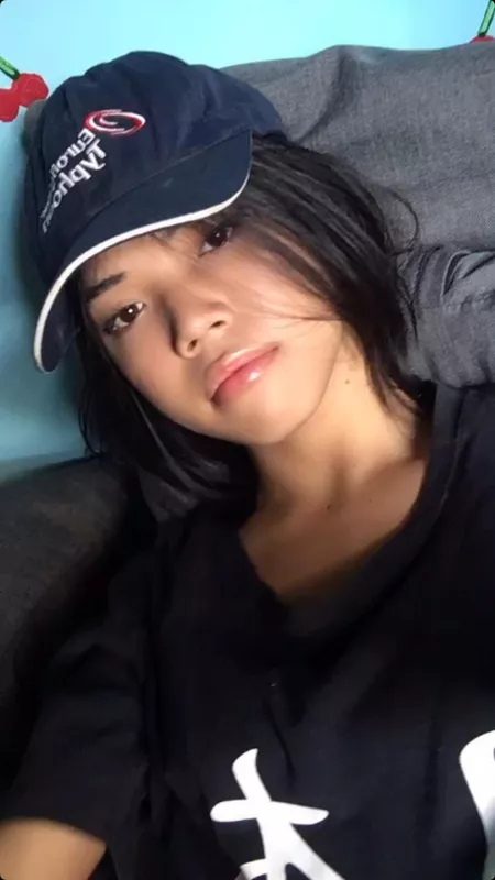 kiss meee :3 kiss meee :3