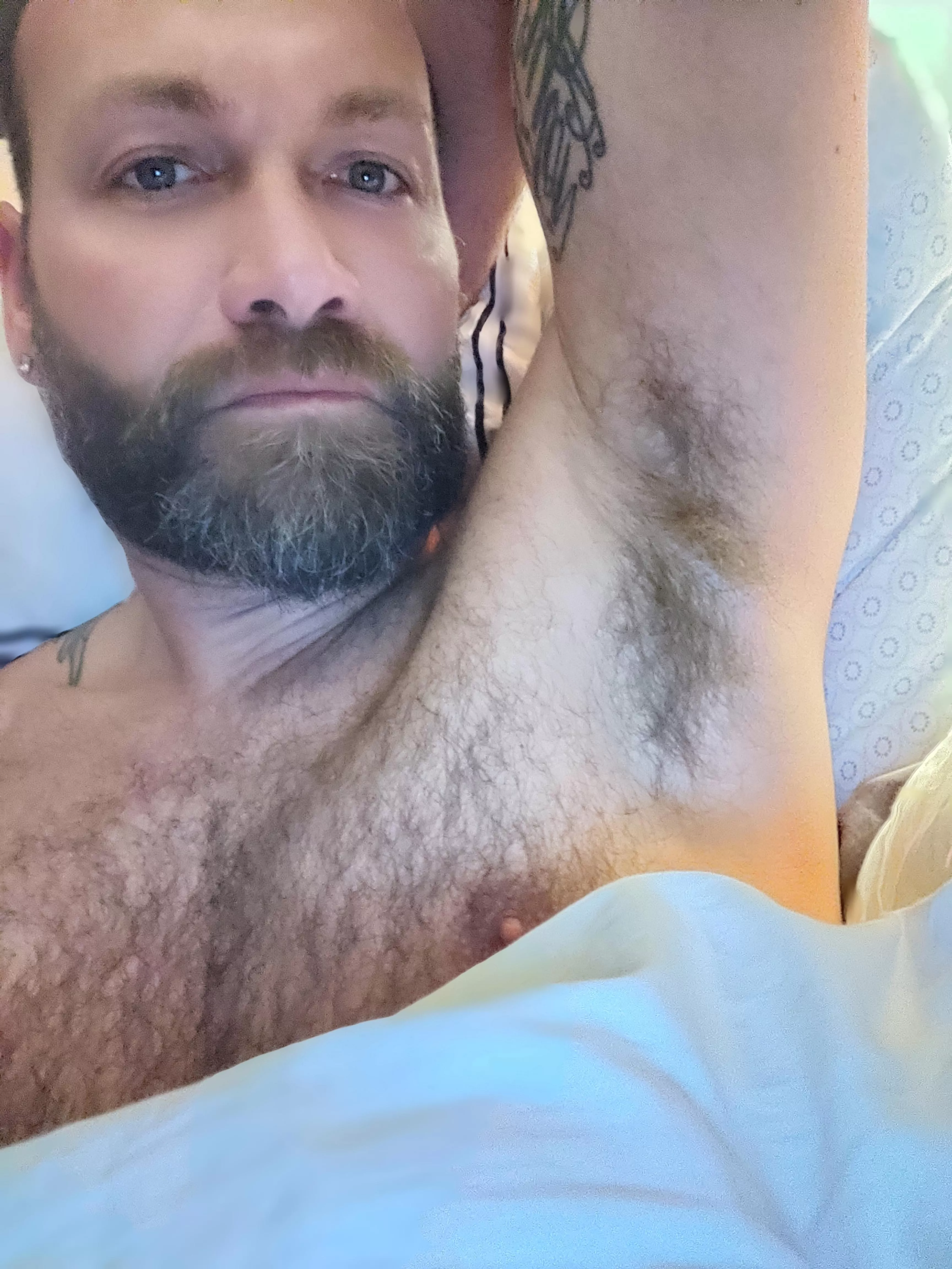 Kiss the lips or pits? Kiss the lips or pits?