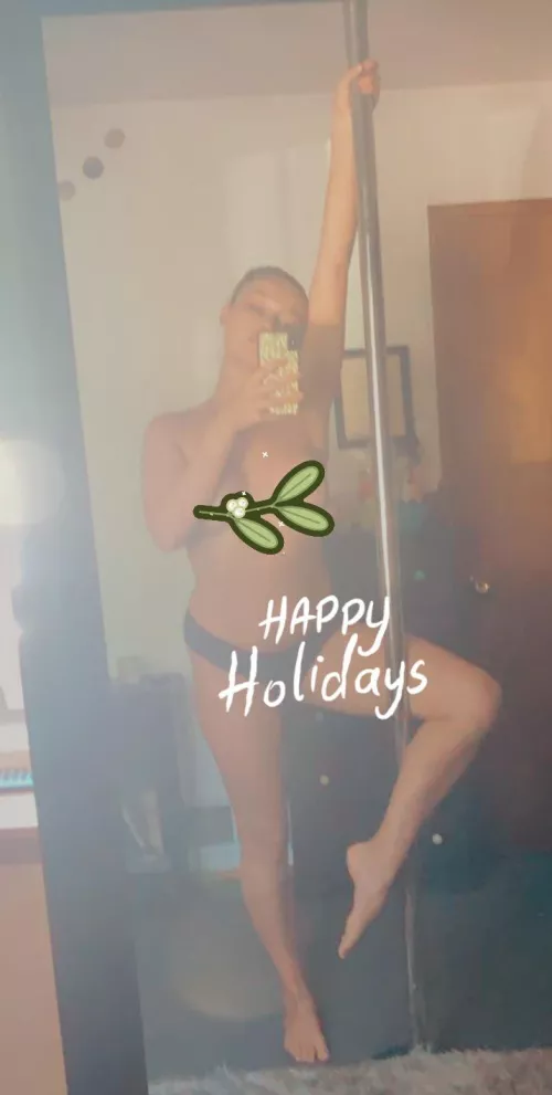 Kiss under my mistletoe 🎁