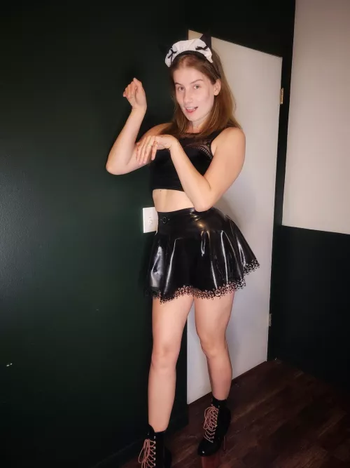 Kitty cat or maid? 🐈⬛