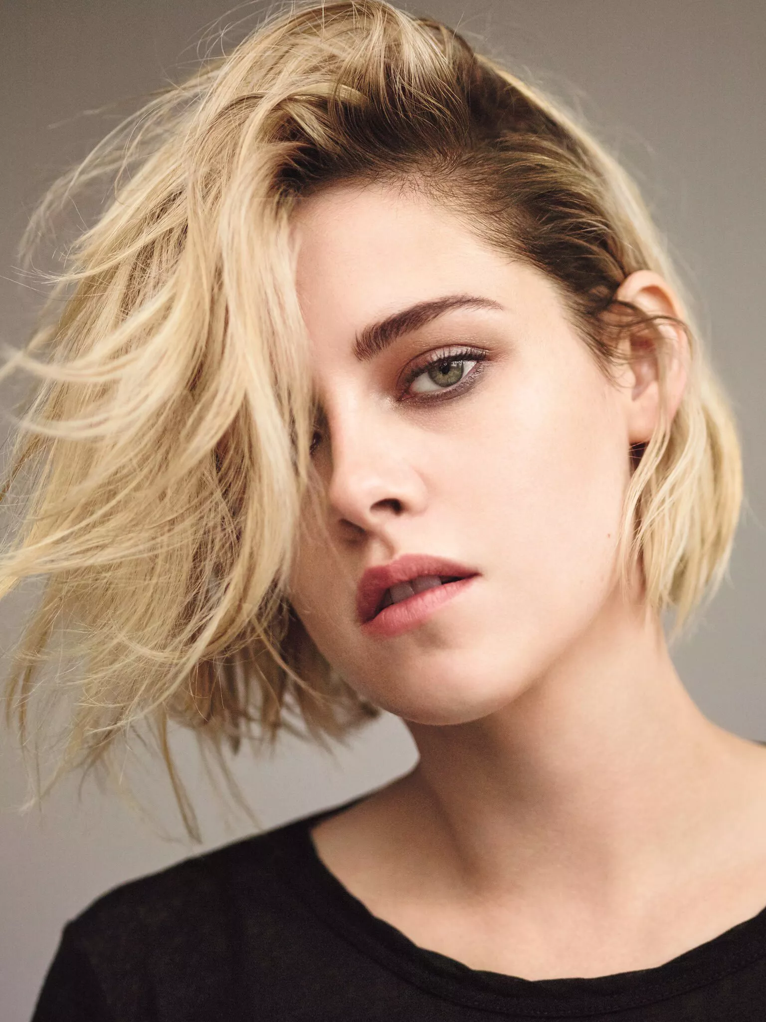 Kristen Stewart's beautiful face has my cock throbbing and leaking Kristen Stewart's beautiful face has my cock throbbing and leaking