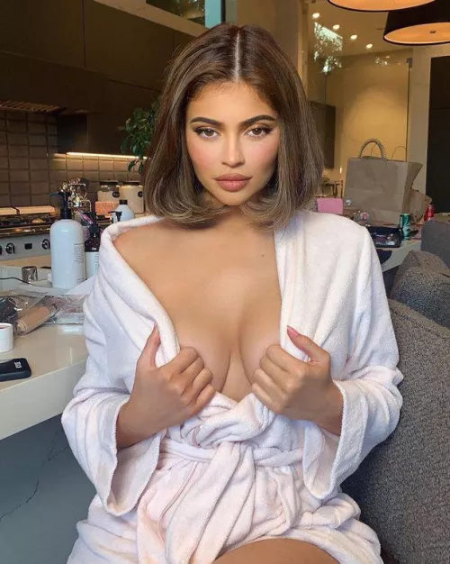 Kylie’s tits are perfect jerking material Kylie’s tits are perfect jerking material