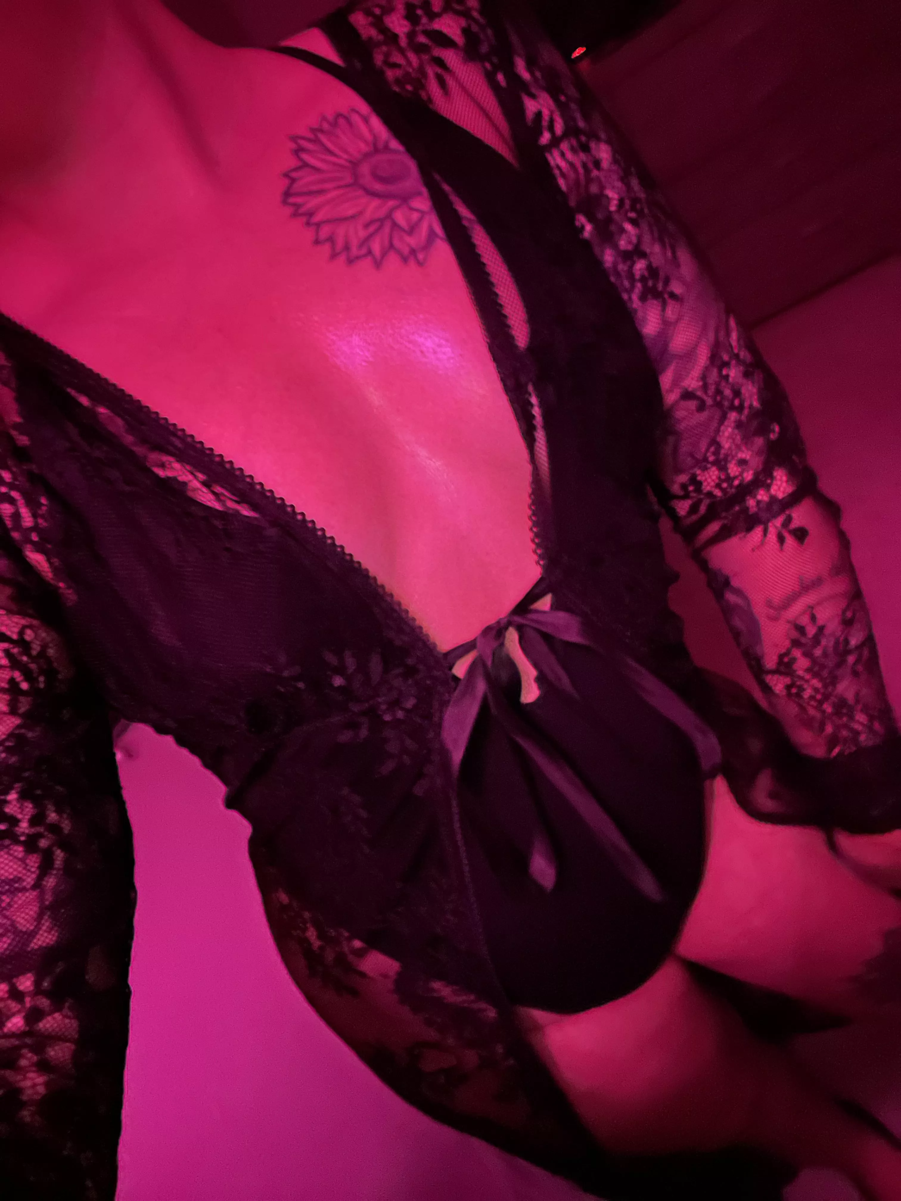 Lace makes me horny 😝