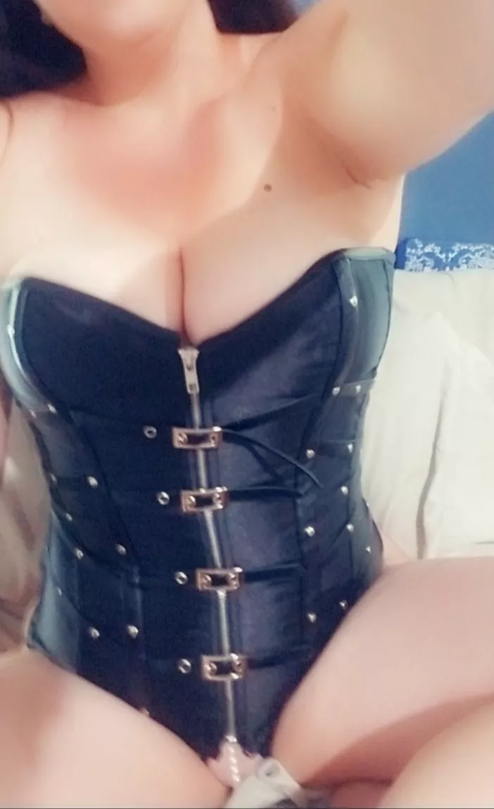 Lace me up tight Lace me up tight