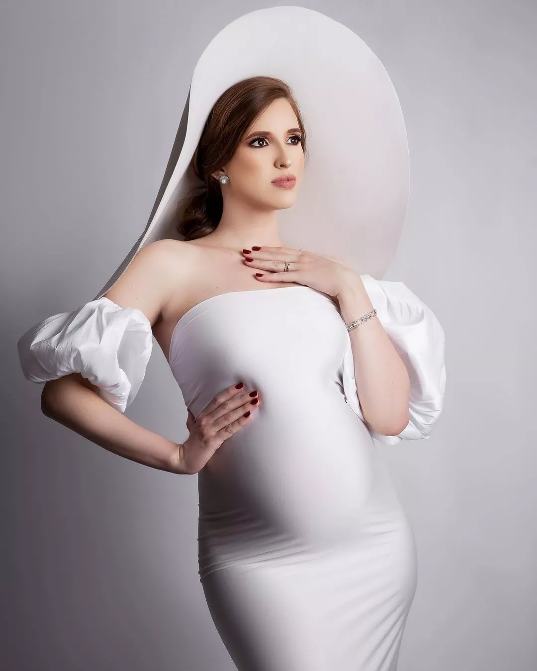 Lady in white Lady in white